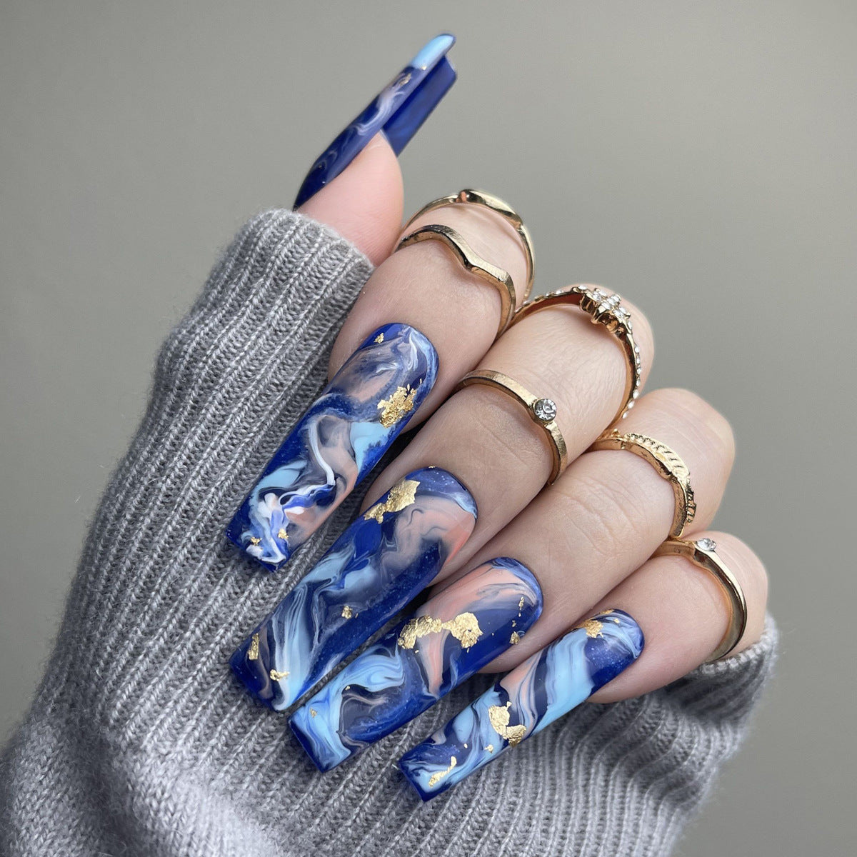Chips de arte de uñas de lámina de oro ondulante de plástico simple al por mayor